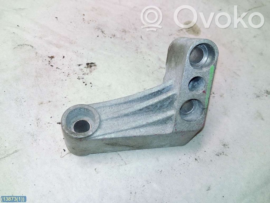 Engine mounting bracket