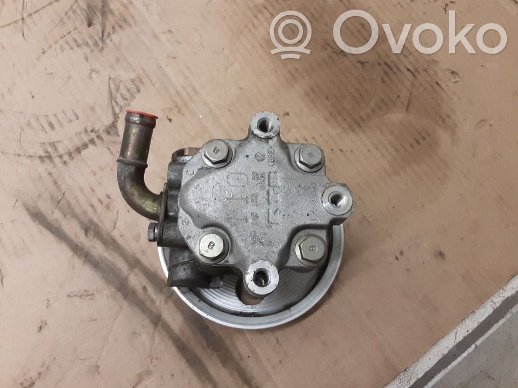 Audi A4 S4 B7 8E 8H Ohjaustehostimen pumppu 