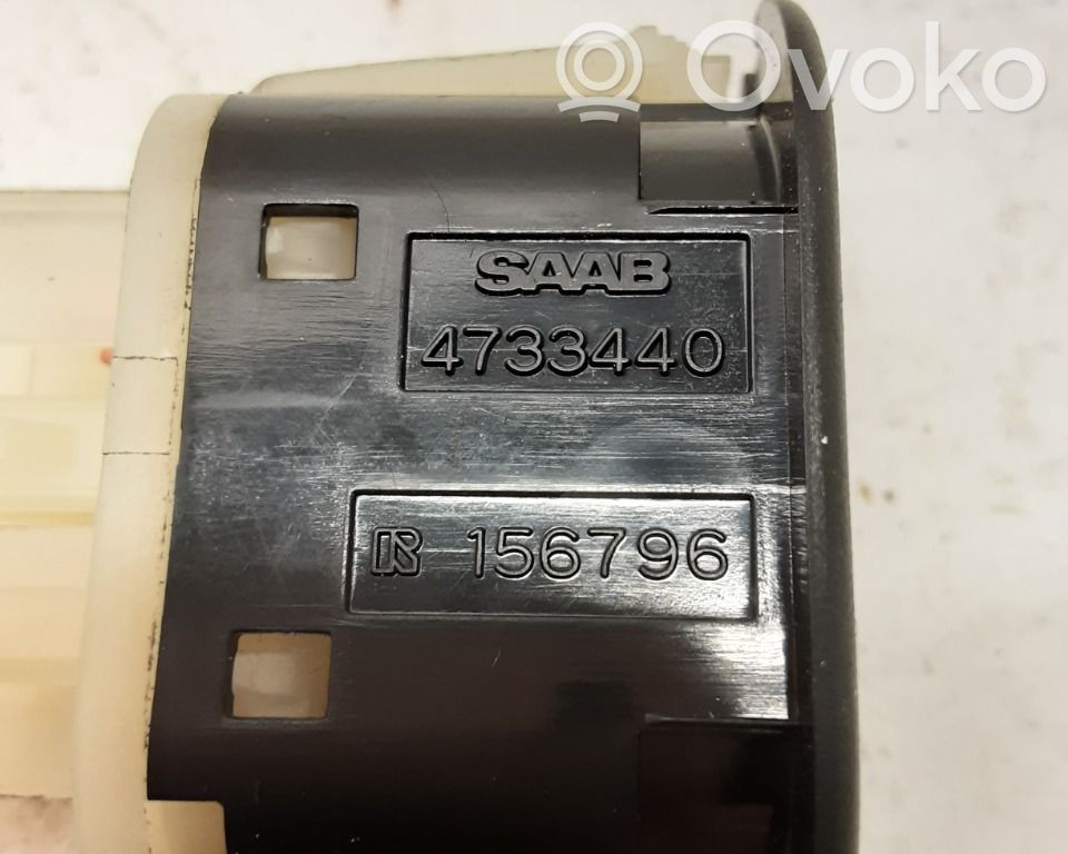 Tailgate/boot open switch button   4733440