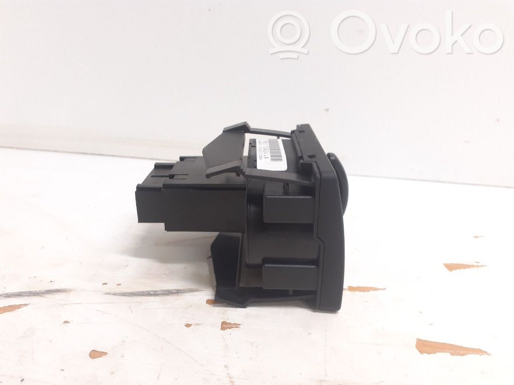 Light switch   040697,7M5T13A024LA