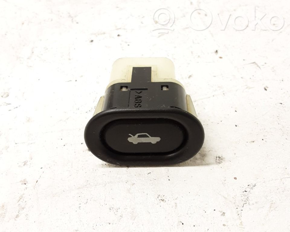 Tailgate/boot open switch button   4733440