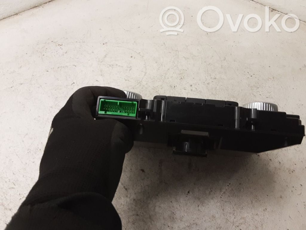 Volvo V70 Climate control unit 