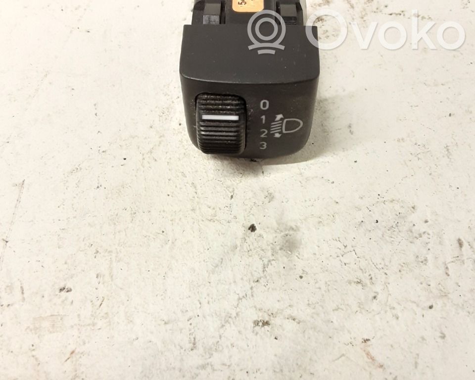 Light switch   5471057