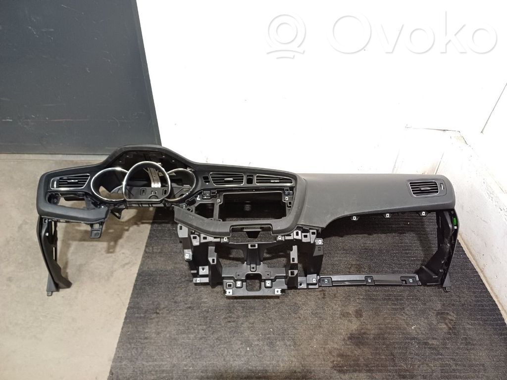 KIA Ceed Панель 