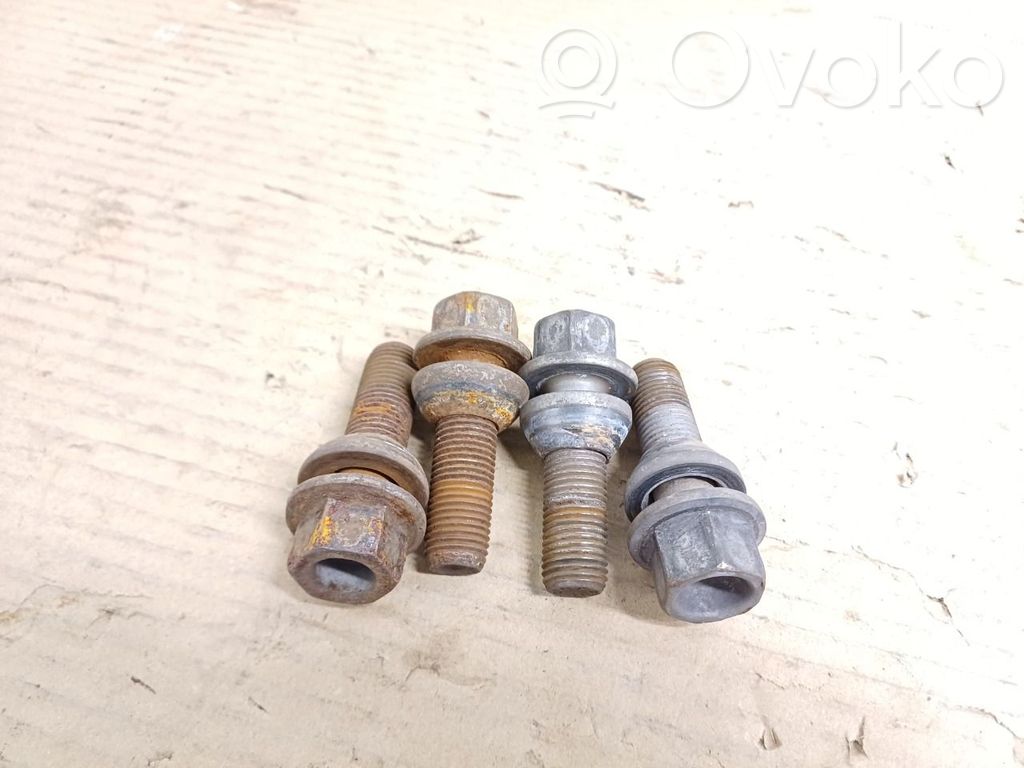 Mutterit/pultit   31423735