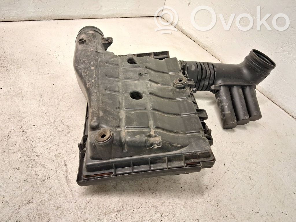 Volkswagen PASSAT B8 Obudowa filtra powietrza 