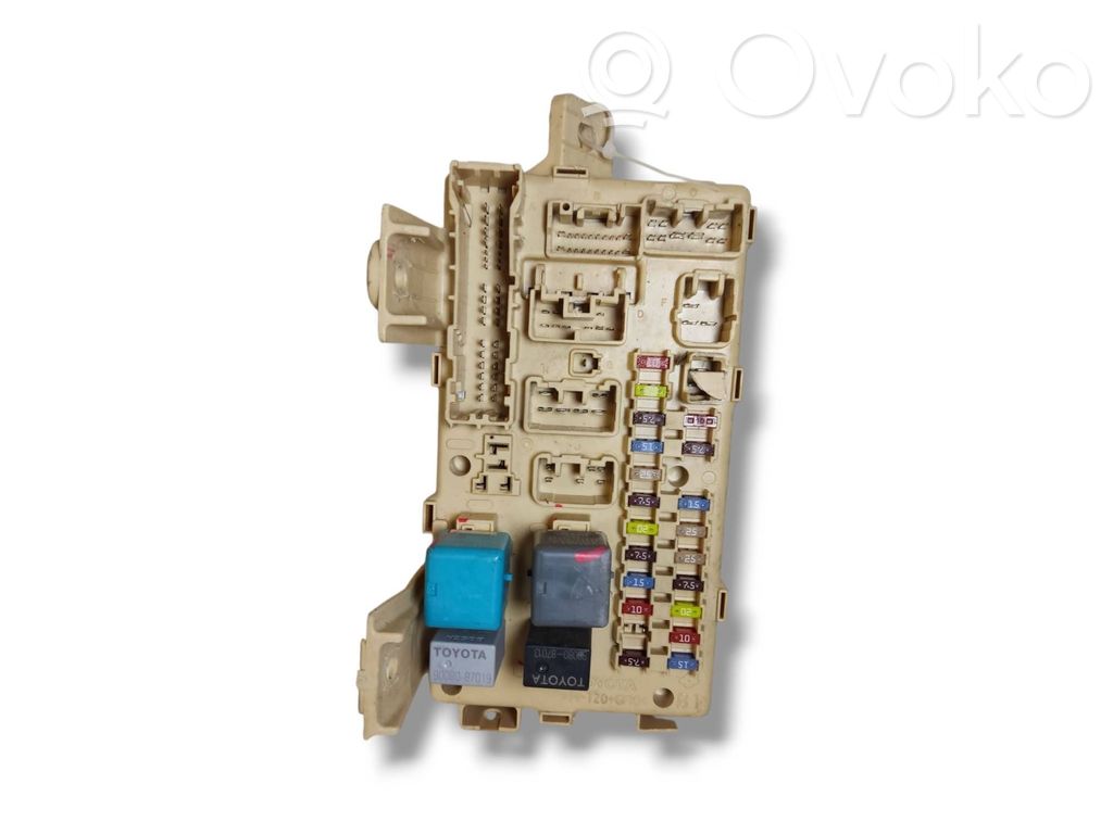 Toyota Avensis T220 Fuse module 