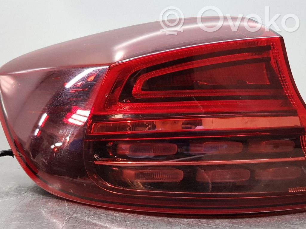 Lámpara de faros/luces traseros   92401J7150
