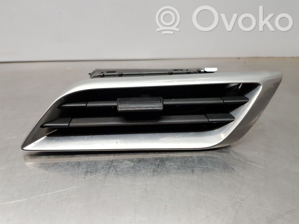 Peugeot 3008 II Centrālais gaisa ventilācijas režģis 