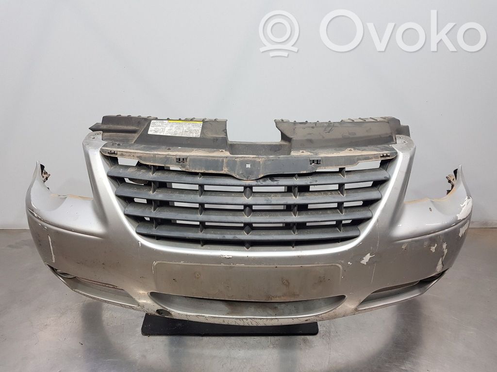 Chrysler Voyager Zderzak przedni 