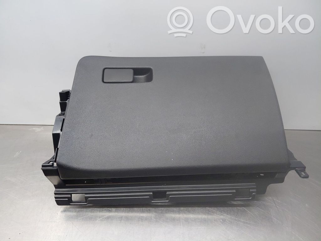 KIA Xceed Glove box 
