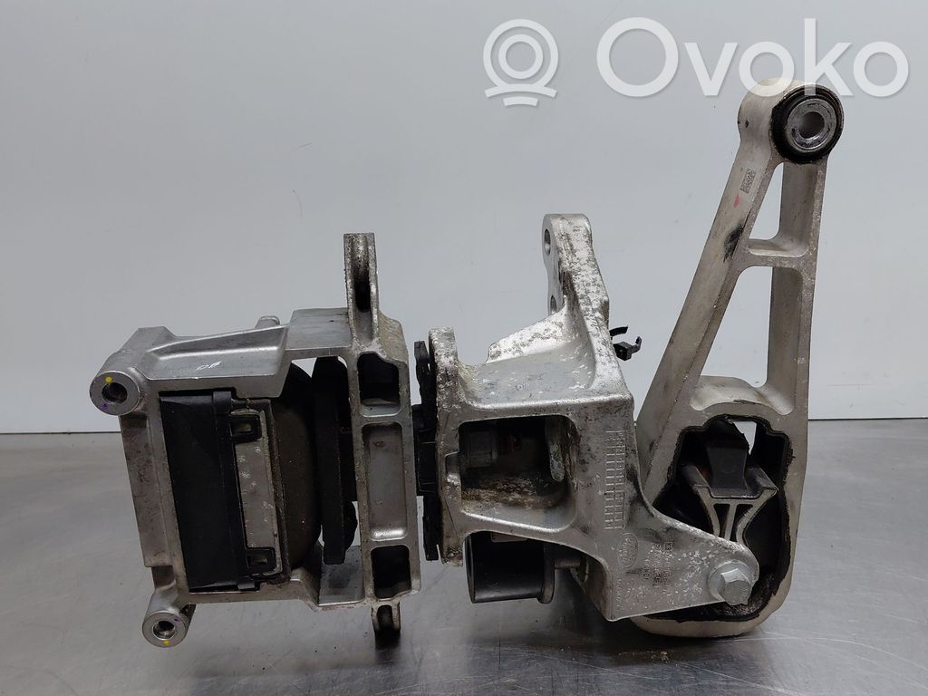 Land Rover Range Rover Velar Engine mount bracket 