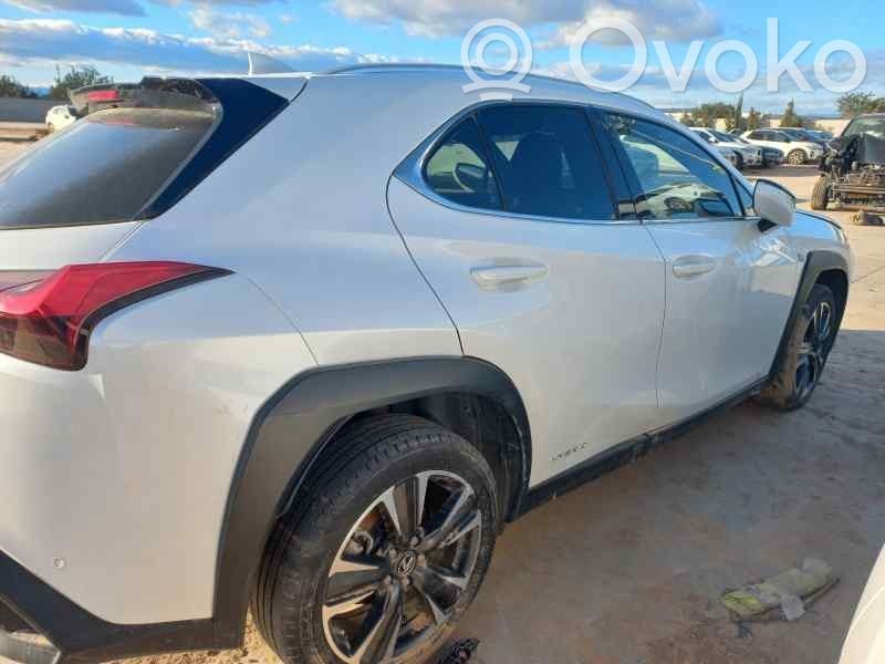 Lexus UX Puerta trasera 