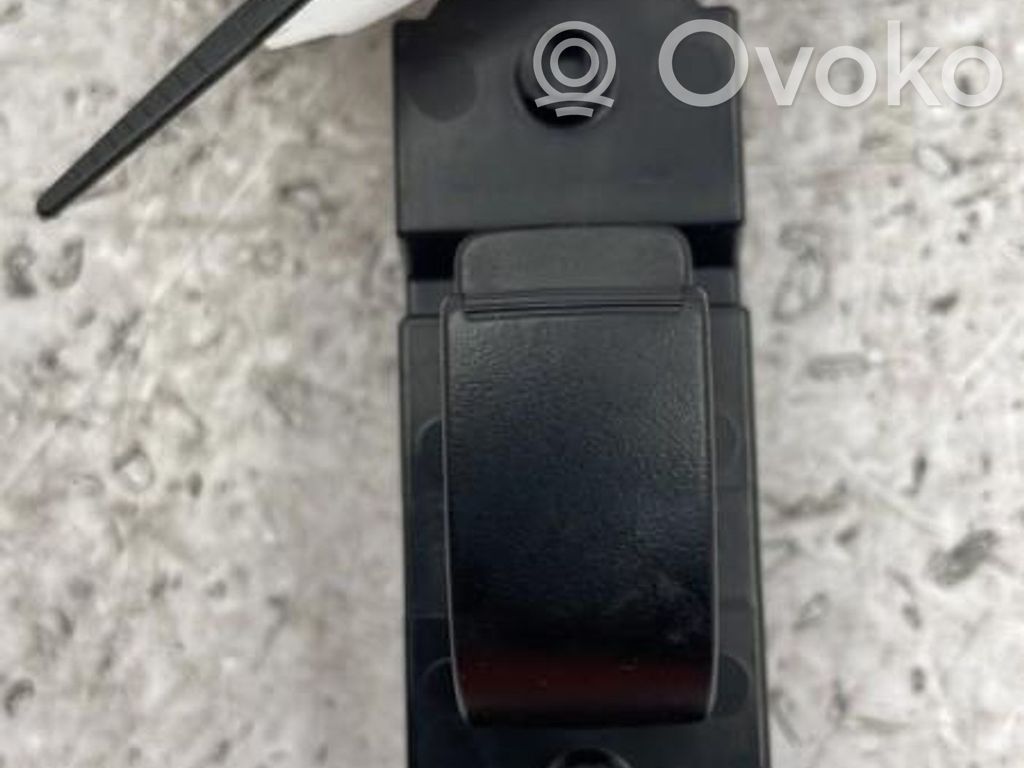 Electric window control switch   8608A183