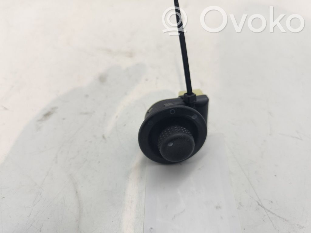 Mitsubishi Endeavor Wing mirror switch 