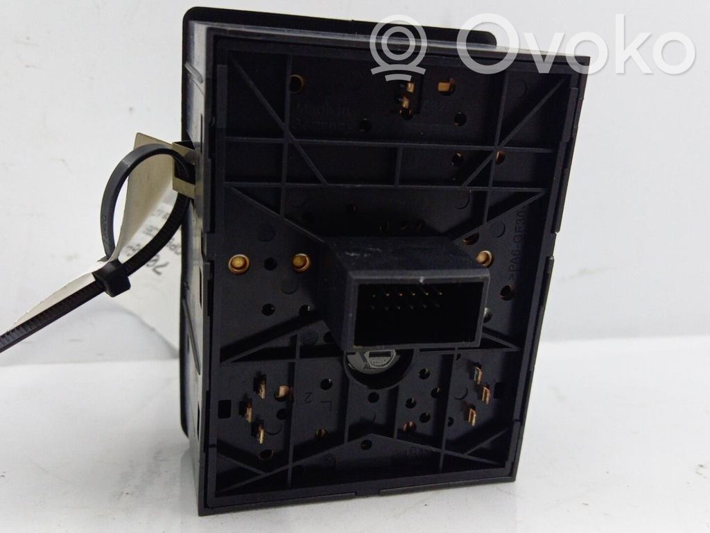 Light switch   9138124
