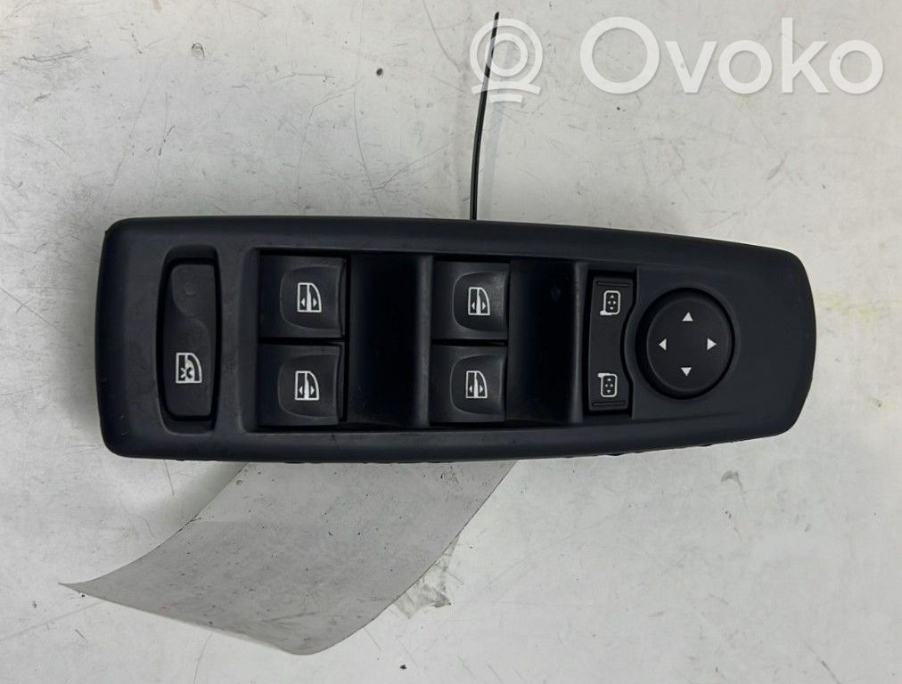 Electric window control switch   E30169