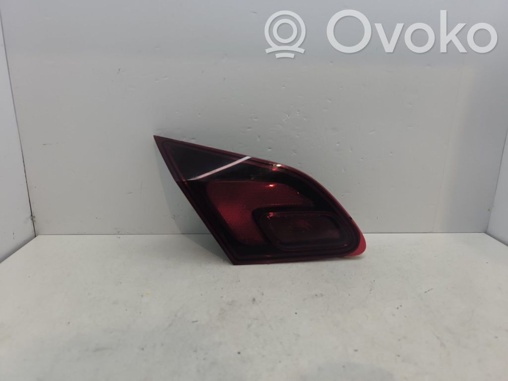 Opel Astra J Lampă spate în capacul portbagajului 