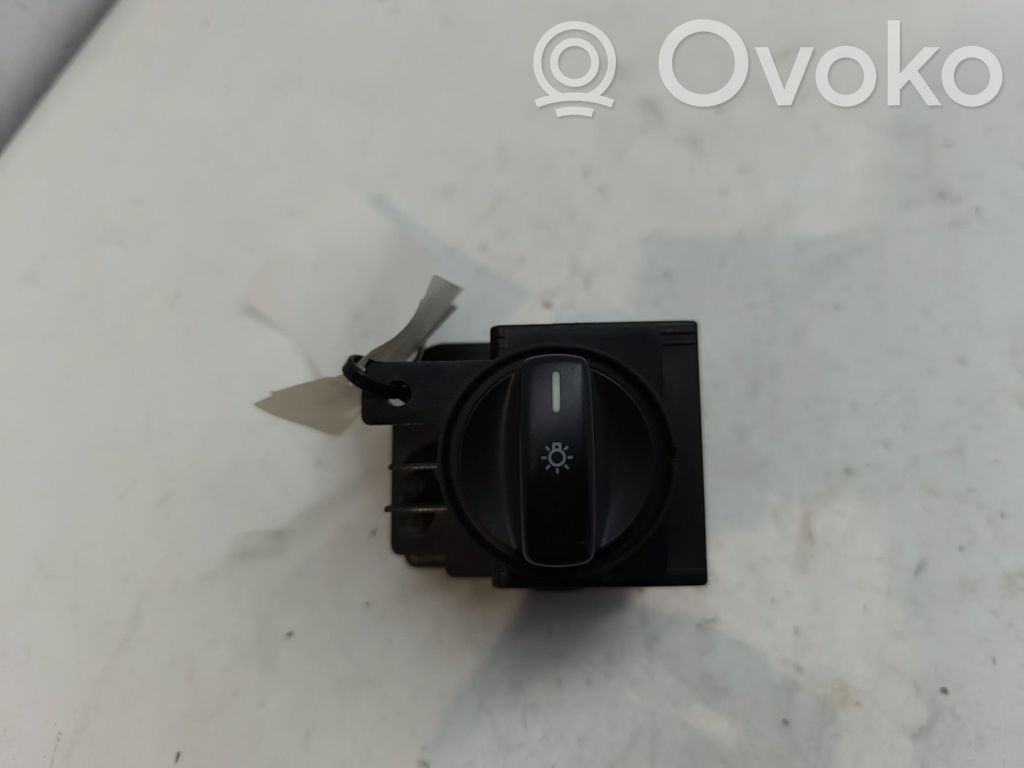 Interruttore luci   1698000573