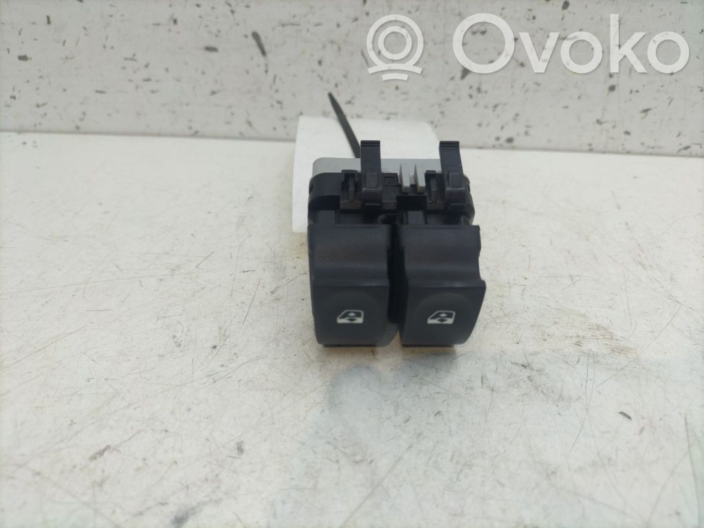 Comutator comandă geamuri electrice   8200214936