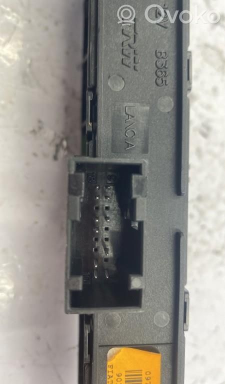 Lancia Ypsilon Hazard light switch 