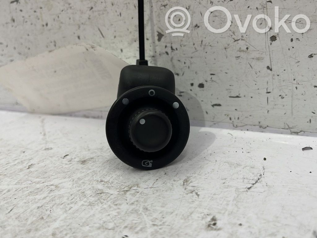 Renault Clio III Wing mirror switch 