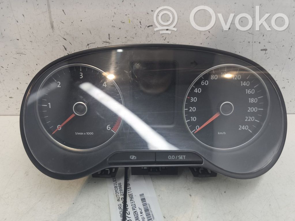 Volkswagen Polo V 6R Tachimetro (quadro strumenti) 