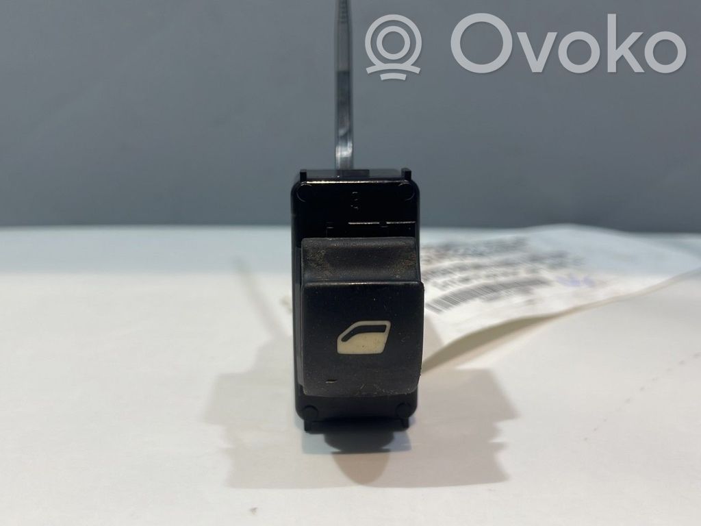 Electric window control switch   00006490E2