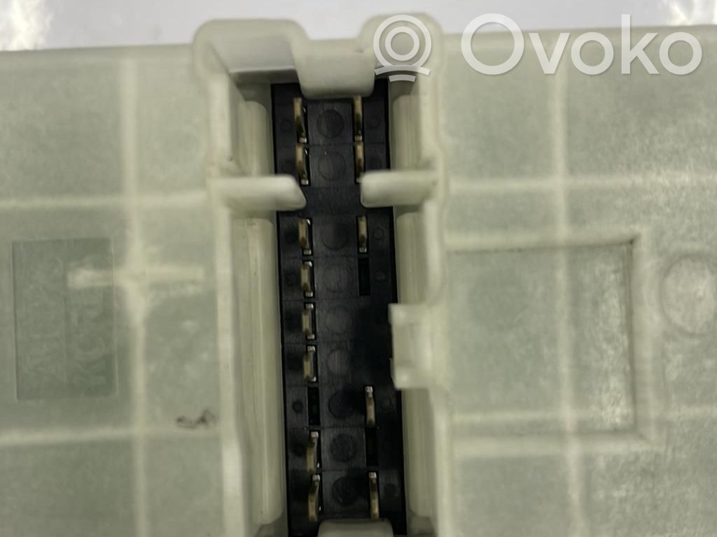 Nissan Note (E11) Electric window control switch 