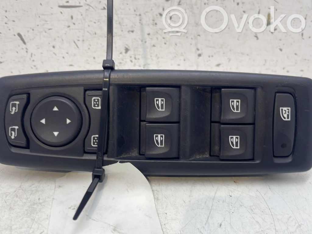Electric window control switch   E30167
