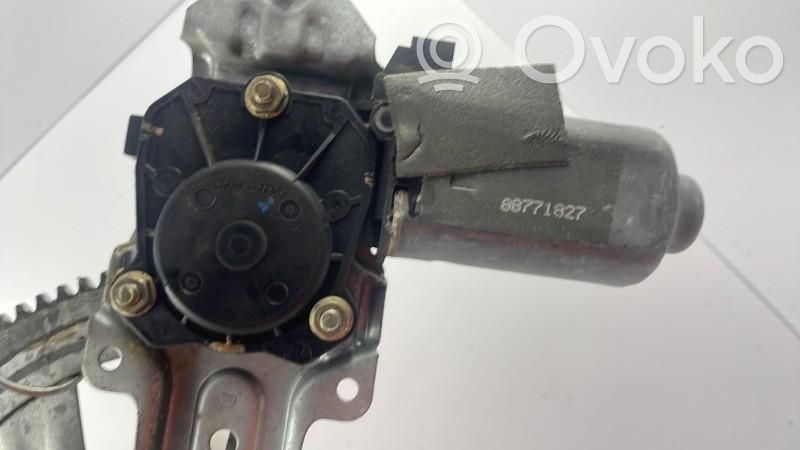 Peugeot 205 Alzacristalli della portiera anteriore con motorino 