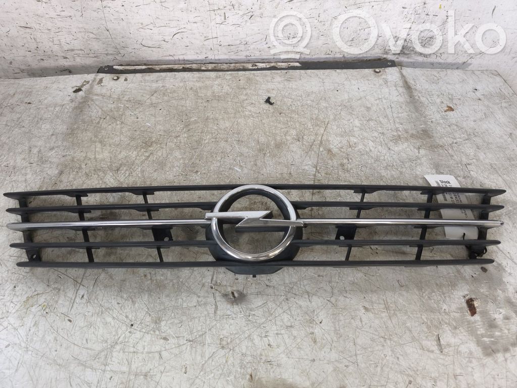 Opel Sintra Etusäleikkö 