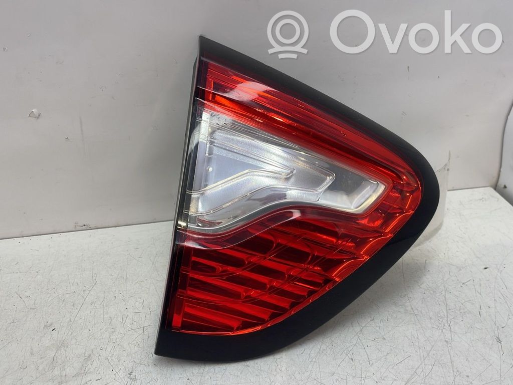 Renault Captur Lampy tylnej klapy bagażnika 