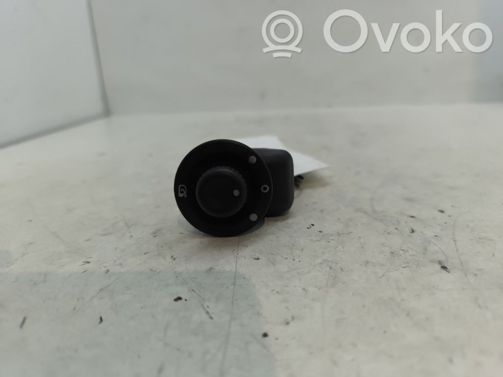 Renault Clio III Wing mirror switch 