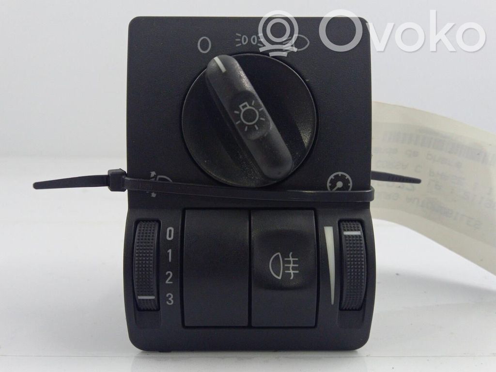 Light switch   9138123