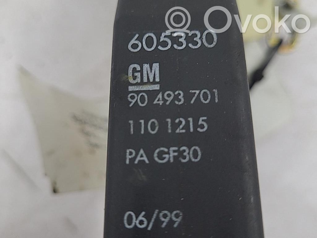 Opel Corsa B Priekšpusē slēdzene 