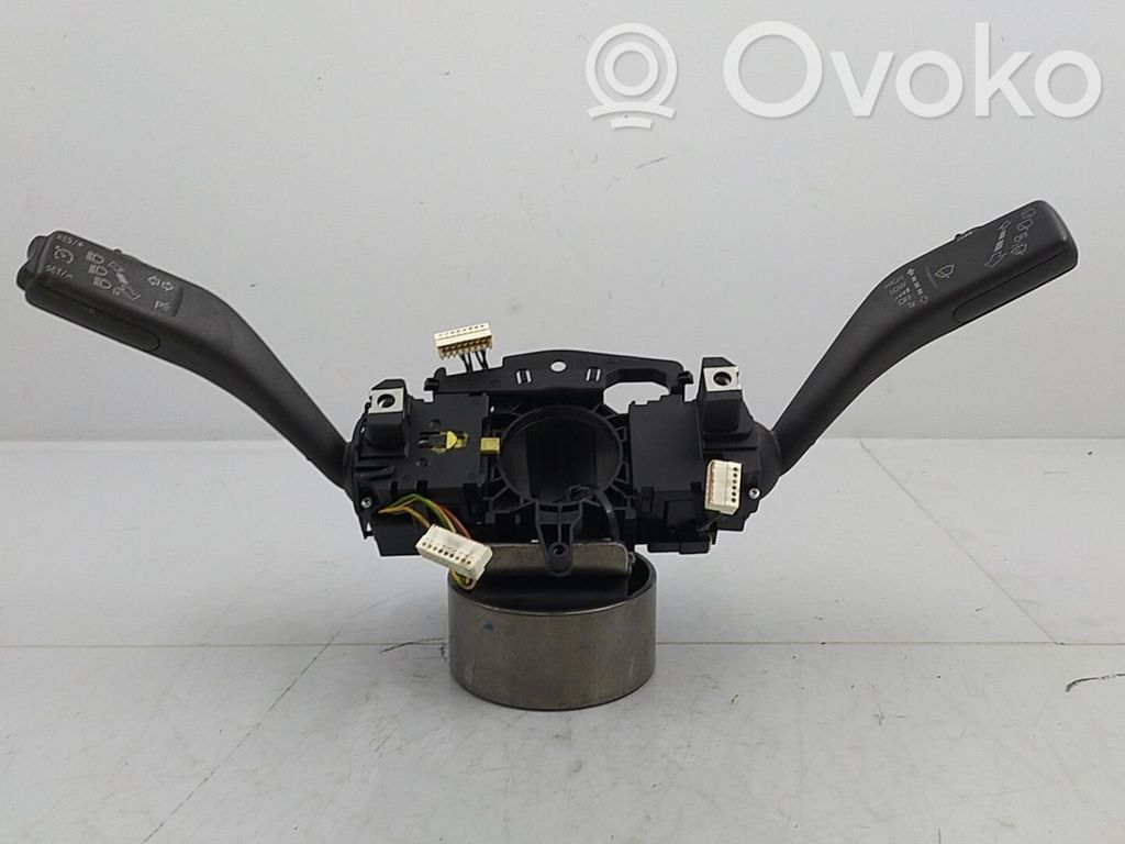 Volkswagen Golf VI Leva/interruttore dell’indicatore di direzione e tergicristallo 