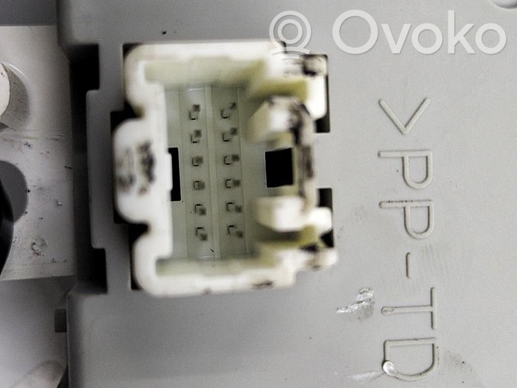 Climate control unit   GJ6G61190A