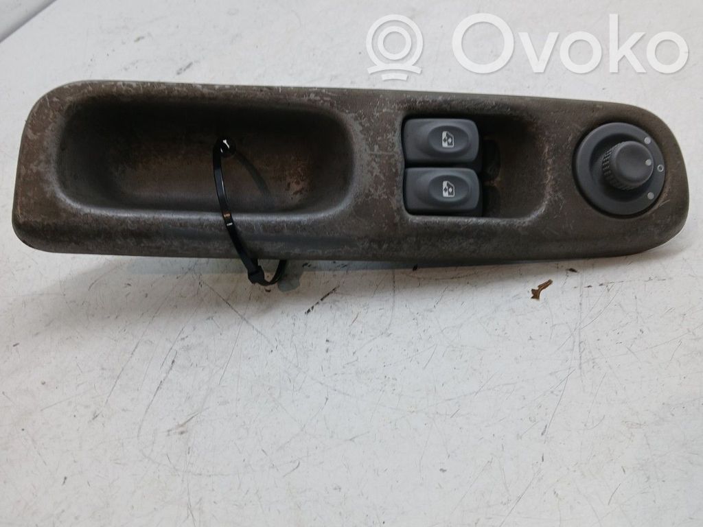 Electric window control switch   8200189832