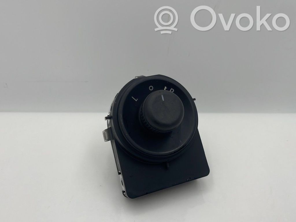 Chevrolet Trax Wing mirror switch 