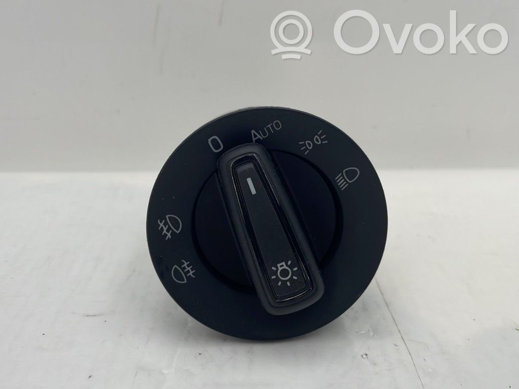 Skoda Fabia Mk3 (NJ) Interruptor de luz 