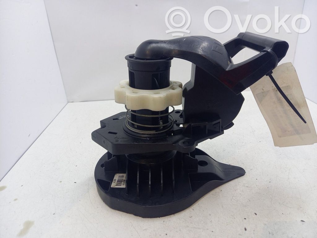 Renault Clio IV Support roue de secours 