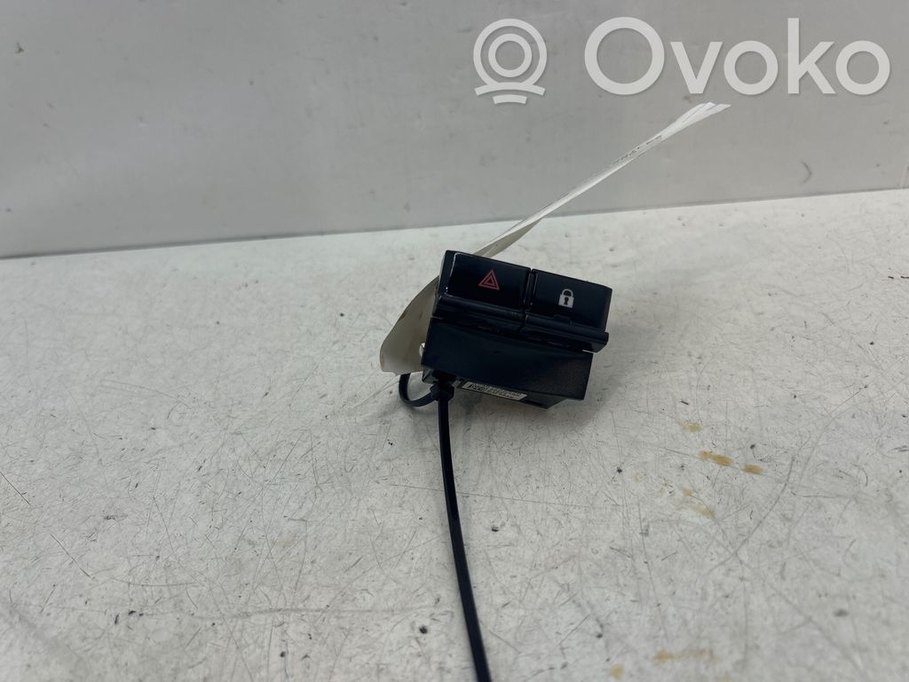Fiat 500E Hazard light switch 