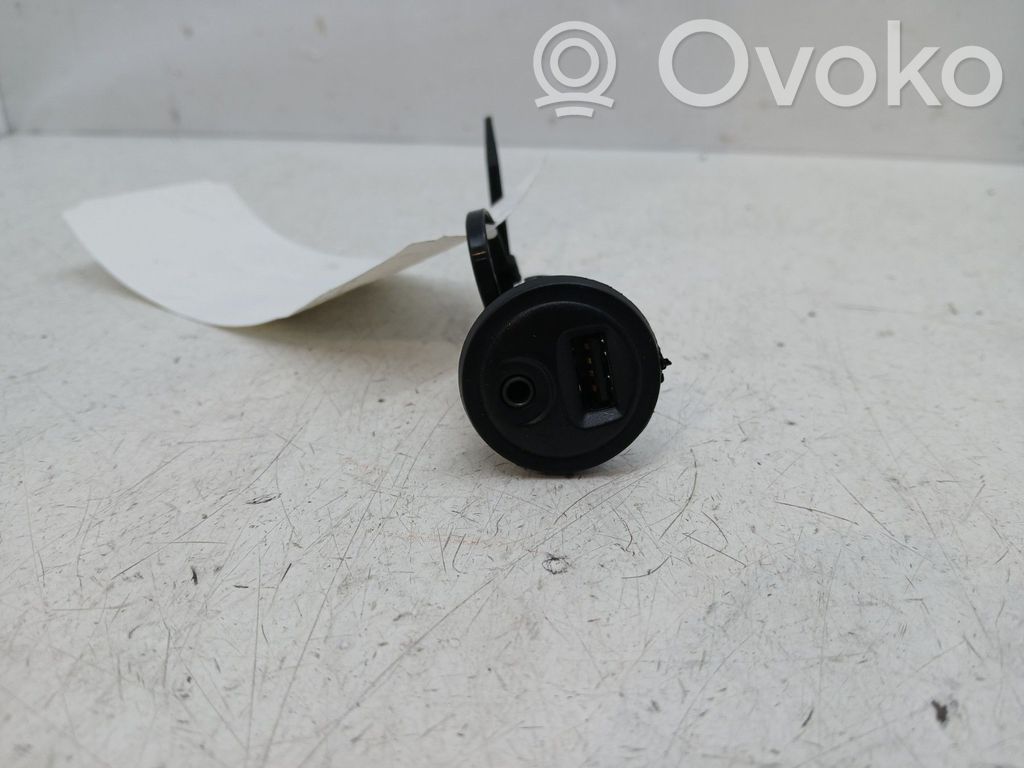 Peugeot 3008 I Enchufe conector USB 