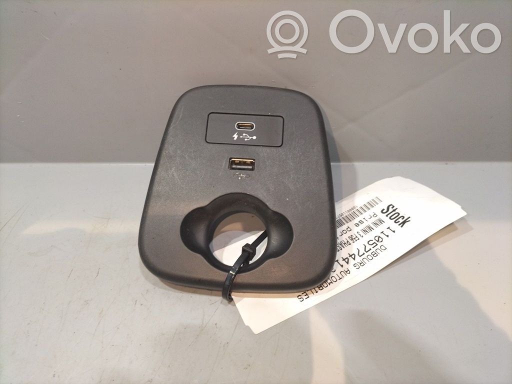 Mini One - Cooper F56 F55 USB socket connector 