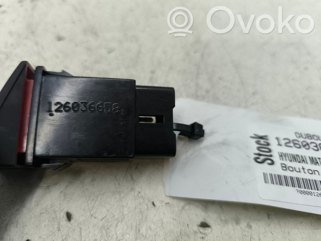 Hazard light switch   9379017100