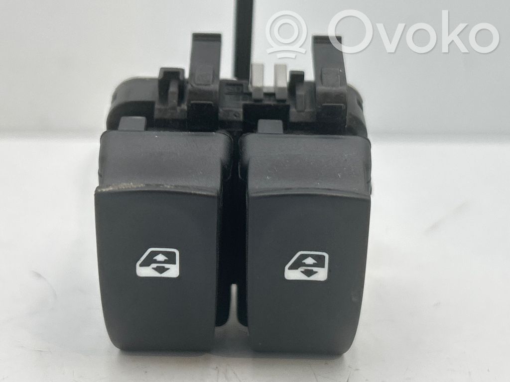 Renault Twingo II Electric window control switch