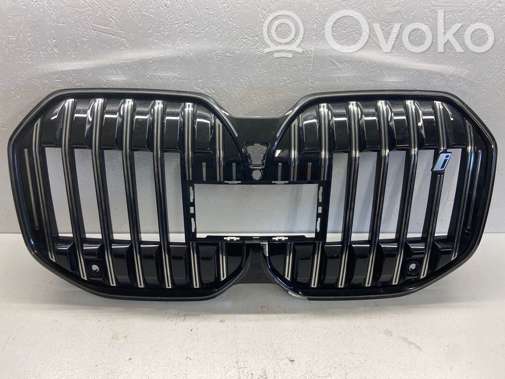 BMW 7 G70 Etupuskurin ylempi jäähdytinsäleikkö 