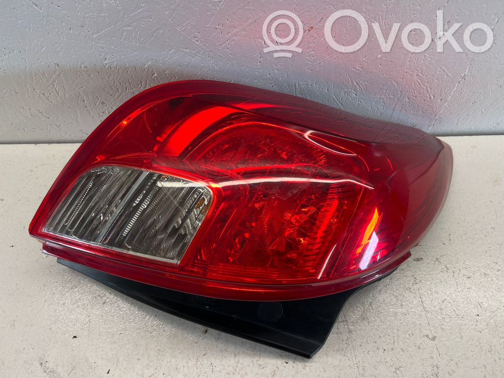 Opel Mokka Aizmugurējais lukturis virsbūvē 