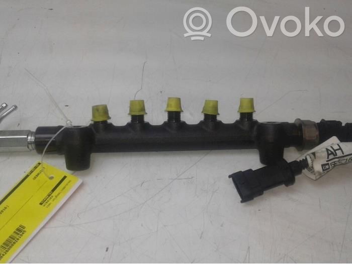 Abrazadera del inyector de combustible   55490702